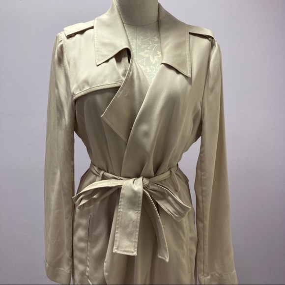 Badgley Mischka Jackets & Blazers - This NEW tan rap coat is from Badgley mischka